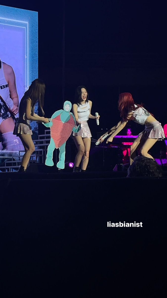 LIA_CHILEE's tweet photo. LIA, CHILE LOVES YOU, WE DID THIS FOR YOU AND MAKE ITZY HAPPY
#LIA #CHOILIA #ITZY #ITZYINSANTIAGO #ITZYOT5 https://t.co/TDGk5dq4s5
