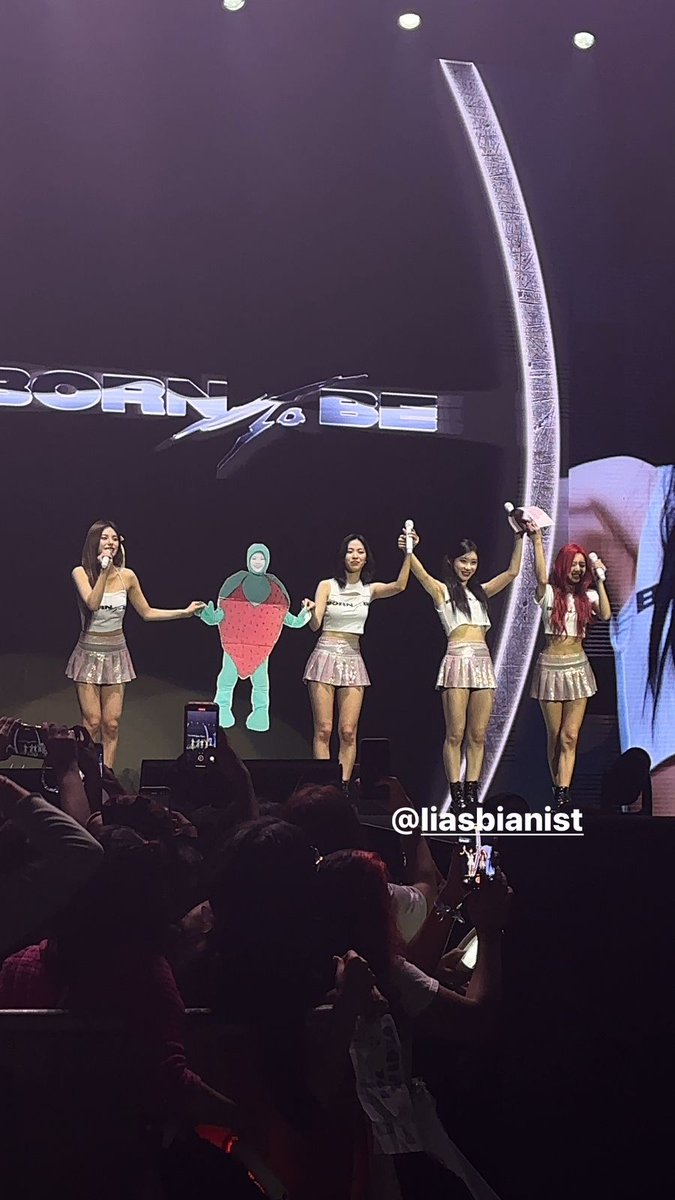 LIA_CHILEE's tweet photo. LIA, CHILE LOVES YOU, WE DID THIS FOR YOU AND MAKE ITZY HAPPY
#LIA #CHOILIA #ITZY #ITZYINSANTIAGO #ITZYOT5 https://t.co/TDGk5dq4s5