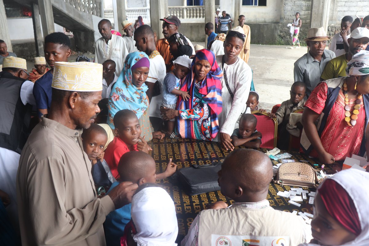 Prélèvement et traitement de masse à Vouvouni Mboudé
2 équipes déployées pour riposter contre l'augmentation de cas de paludisme:
#Prélèvementdesang pour diagnostiquer les habitants
#Letraitementdemasse pour la prise en charge des personnes testées positives du paludisme