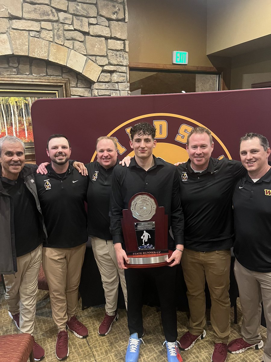 Thank you @WindsorHSHoops for everything you’ve done for @j_reed_32!