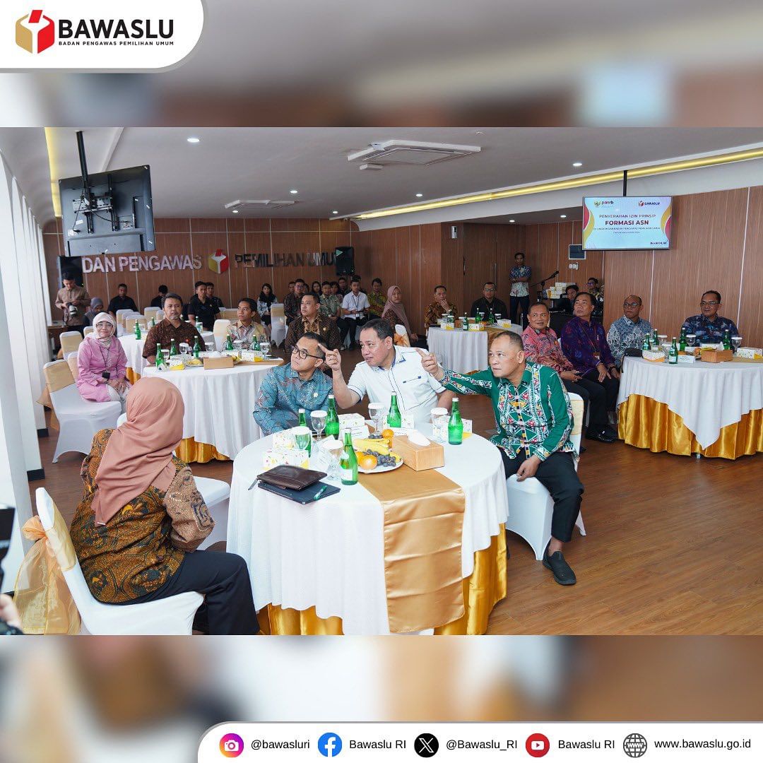 #SahabatBawaslu, Ketua Bawaslu Rahmat Bagja menerima izin prinsip formasi aparatur sipil negara (ASN) Bawaslu tahun 2024 dari Menteri Pendayagunaan Aparatur Negara dan Reformasi Birokrasi (Menpan RB) Abdullah Azwar Anas. Dalam penyerahan formasi itu, Bawaslu mendapat sejumlah