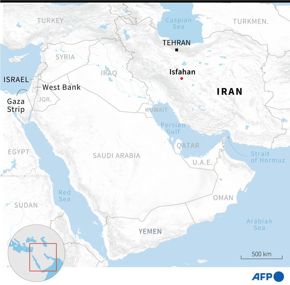 #UPDATE Iran's state media reported explosions in Isfahan Friday, as US media quoted officials saying Israel had carried out retaliatory strikes on its arch-rival. Air defence systems over several Iranian cities were activated, state media reported u.afp.com/5Ab3