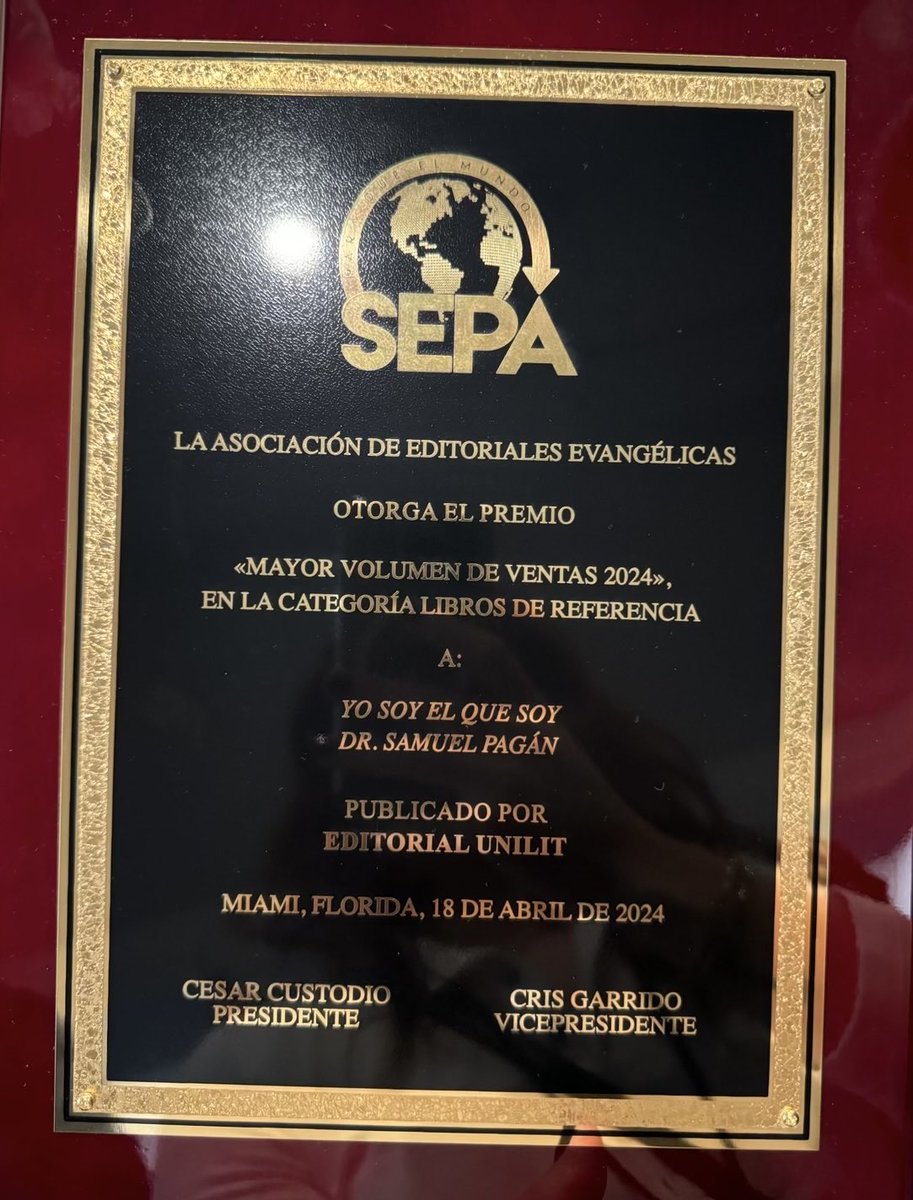 Mi libro, “Yo soy el que soy”, fue premiado en la asamblea anual de libreros en Miami. ¡Qué agradecido a Dios estoy! ¡Qué muchas personas me felicitaron y dieron gracias a Dios por mi ministerio! Gracias a Sepa por el reconocimiento, y muchas gracias Unilit por este buen libro.