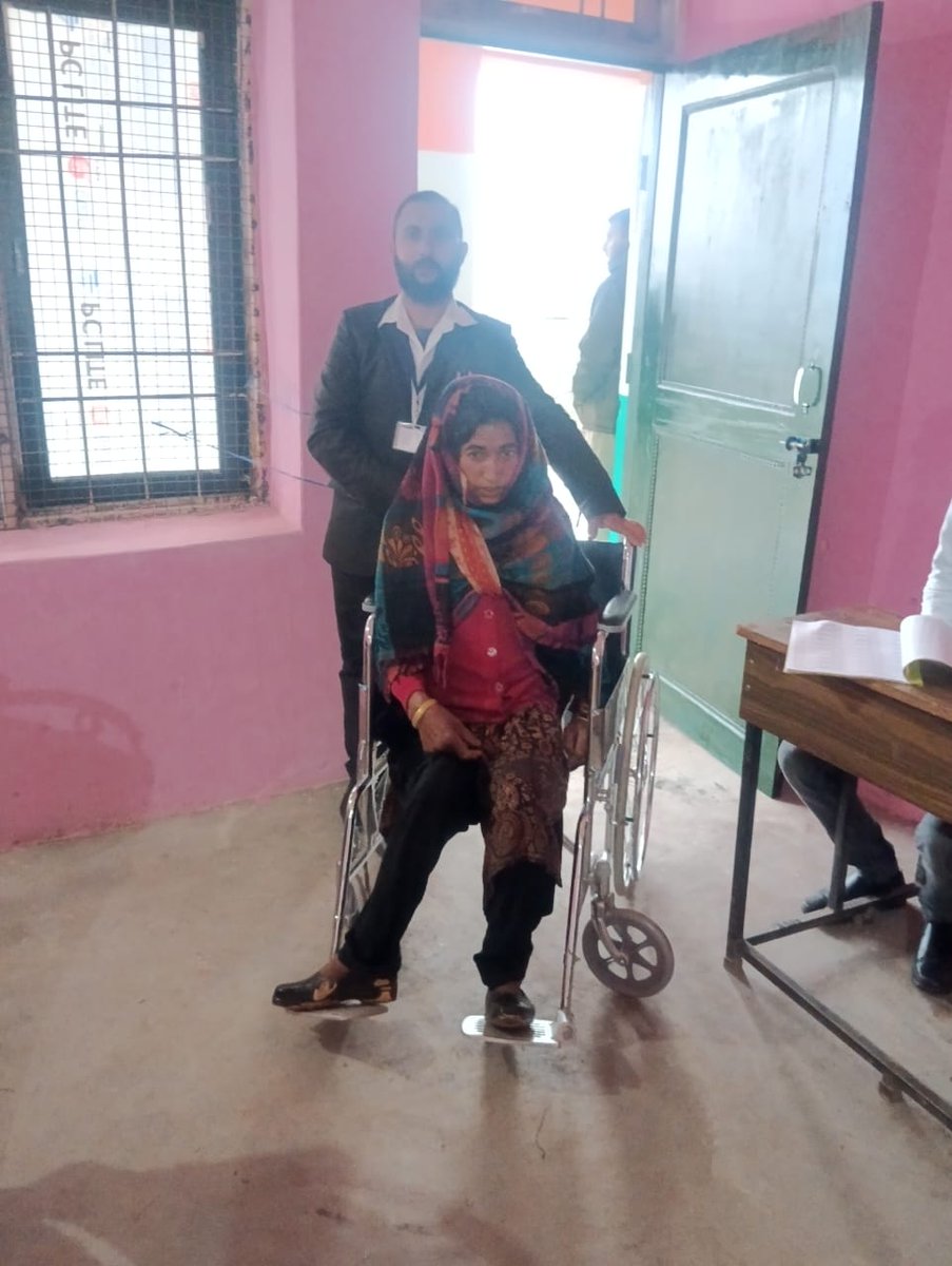 Rain or shine, Reeta Devi, a PwD voter, braved the weather to cast her vote at Polling Station no 183, Chachawah in AC-55. Her determination is a testament to the strength of democracy. Every vote matters! 🗳️ #PWDVote #ElectionDay
@ECISVEEP @SpokespersonECI @Rameshkumarias