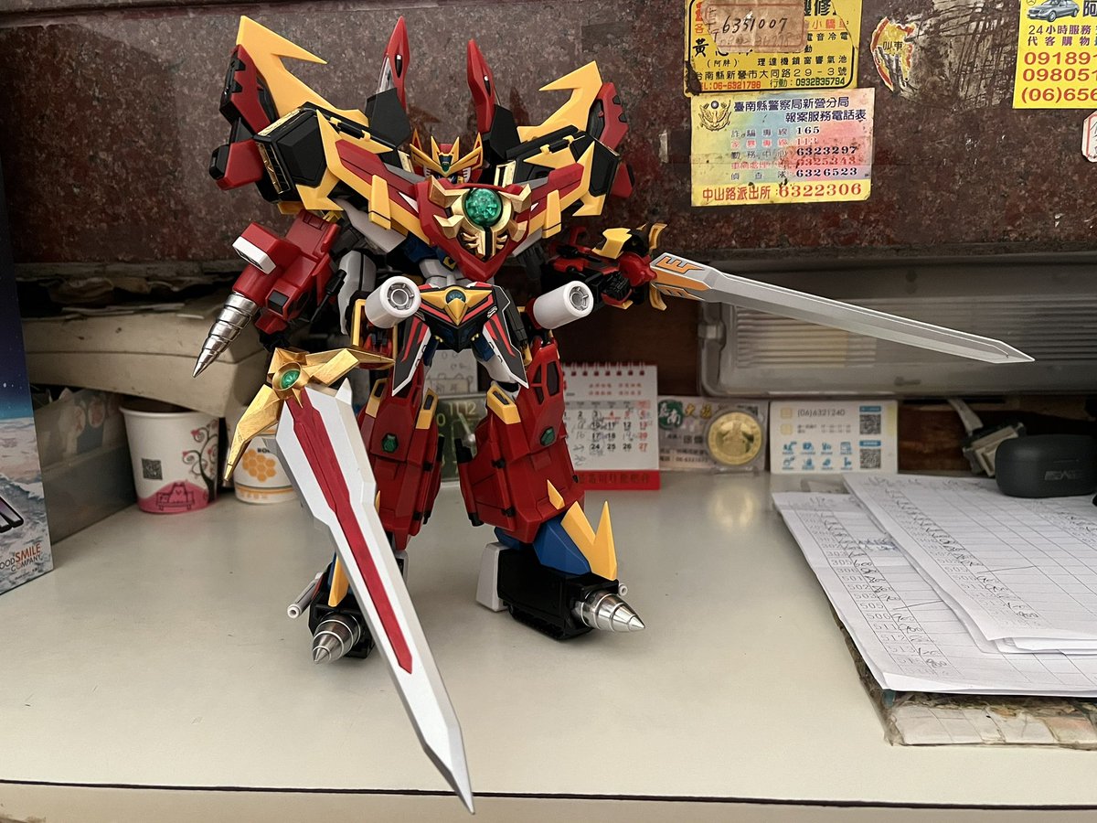ShimataniAki's tweet photo. やっと揃って完成した、グランナイツの諸君、最終合神を行う!
#超重神グラヴィオン #MODERIOD #グラヴィオンZwei #大張正己 https://t.co/ysPlB9hsVW