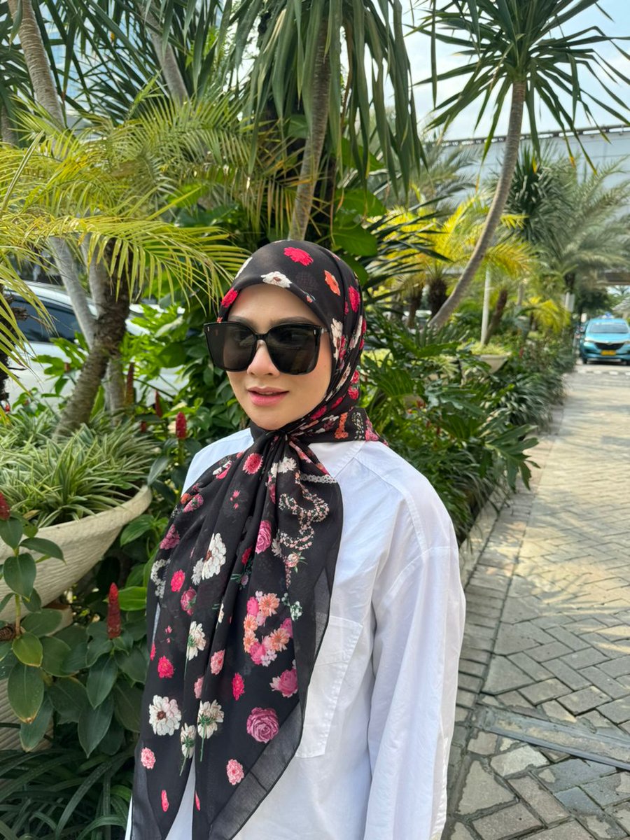 naddysells's tweet photo. in lurve betul dengan code Stylish tu😍🤌🏻 bakal bakal hot selling ni.. 

korang dah ada code yang berkenan ke untuk collection terbaru Shawlpublika ni?? https://t.co/XNAW0rJakN