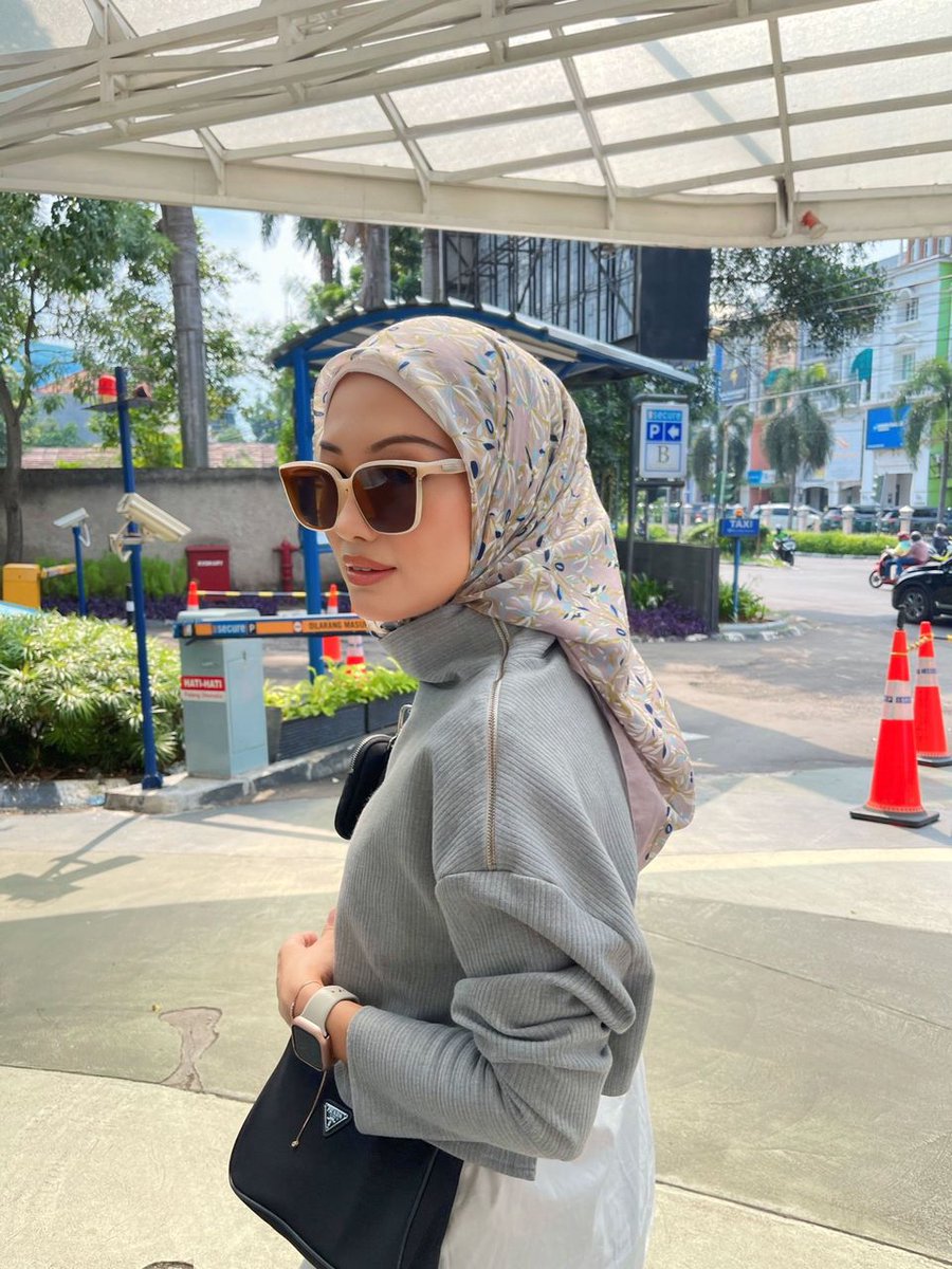 naddysells's tweet photo. in lurve betul dengan code Stylish tu😍🤌🏻 bakal bakal hot selling ni.. 

korang dah ada code yang berkenan ke untuk collection terbaru Shawlpublika ni?? https://t.co/XNAW0rJakN