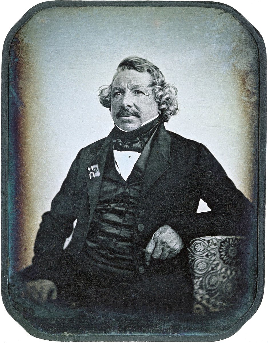 #OnThisDay 1839: The Daguerreotype process, an early form of photography, is announced to the public by Louis-Jacques-Mandé Daguerre in Paris. This invention revolutionized the world of art and communication. #Daguerreotype #Photography #FrenchInnovation 📸🇫🇷