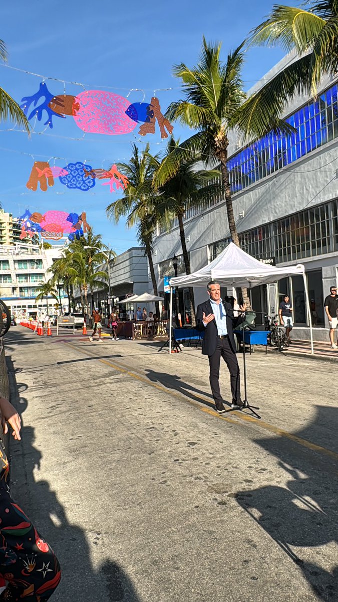 Today we celebrated our vibrant coral reefs and rich arts and culture! Special art installation at Espanola Way showcasing the beauty and importance of our marine ecosystem.