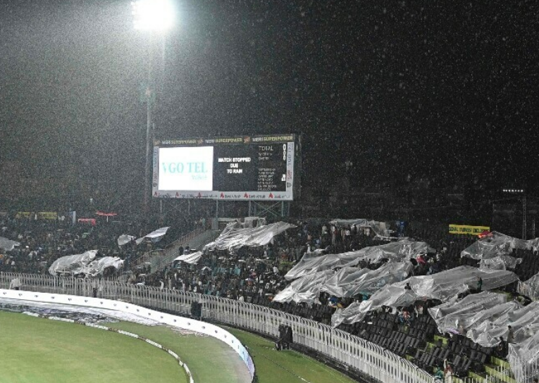 Rain played spoilsport in the thrilling Pakistan vs. New Zealand T20 match! 🏏☔️ After just two balls, the weather forced an early end. Looking forward to the upcoming matches to see more action!
#PAKvsNZ #psl9