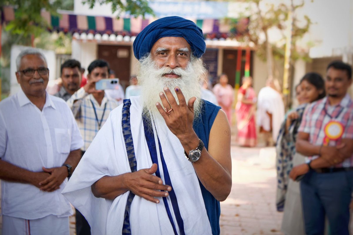 TimesNow's tweet photo. Sadhguru casts his vote for the first phase of #LokSabhaElections2024📷 

#ElectionsWithTimesNow #June4WithTimesNow #Sadhguru 

(Image courtesy: @SadhguruJV) https://t.co/hXKTapQvbK