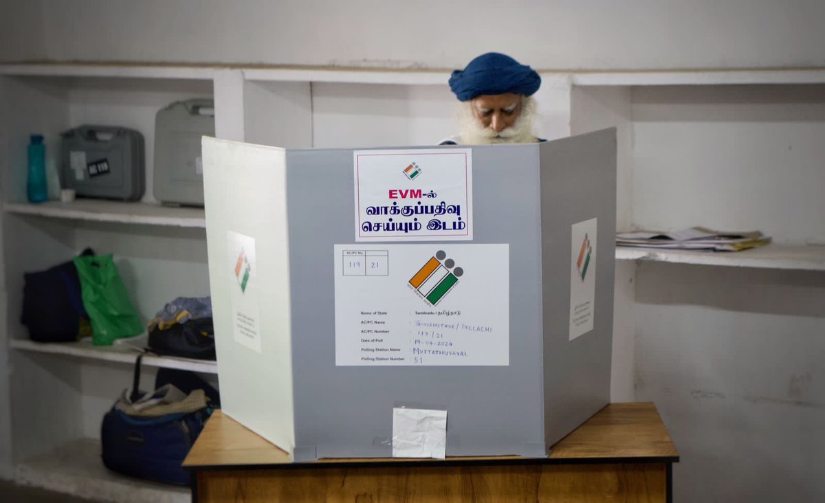 TimesNow's tweet photo. Sadhguru casts his vote for the first phase of #LokSabhaElections2024📷 

#ElectionsWithTimesNow #June4WithTimesNow #Sadhguru 

(Image courtesy: @SadhguruJV) https://t.co/hXKTapQvbK