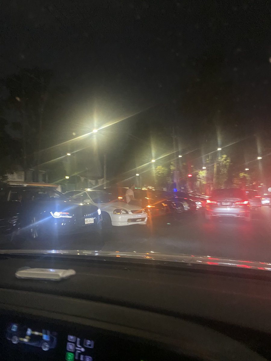 marygomezponcet's tweet photo. @SSPCMexico @Ssp_transitodf atiendan  cruce de Calz del hueso y Cacahuatales ya que autos de lujo bloquearon ña vialidad. Ccp @TlalpanAl @Alcaldia_Coy https://t.co/FR7Pp5VSZw