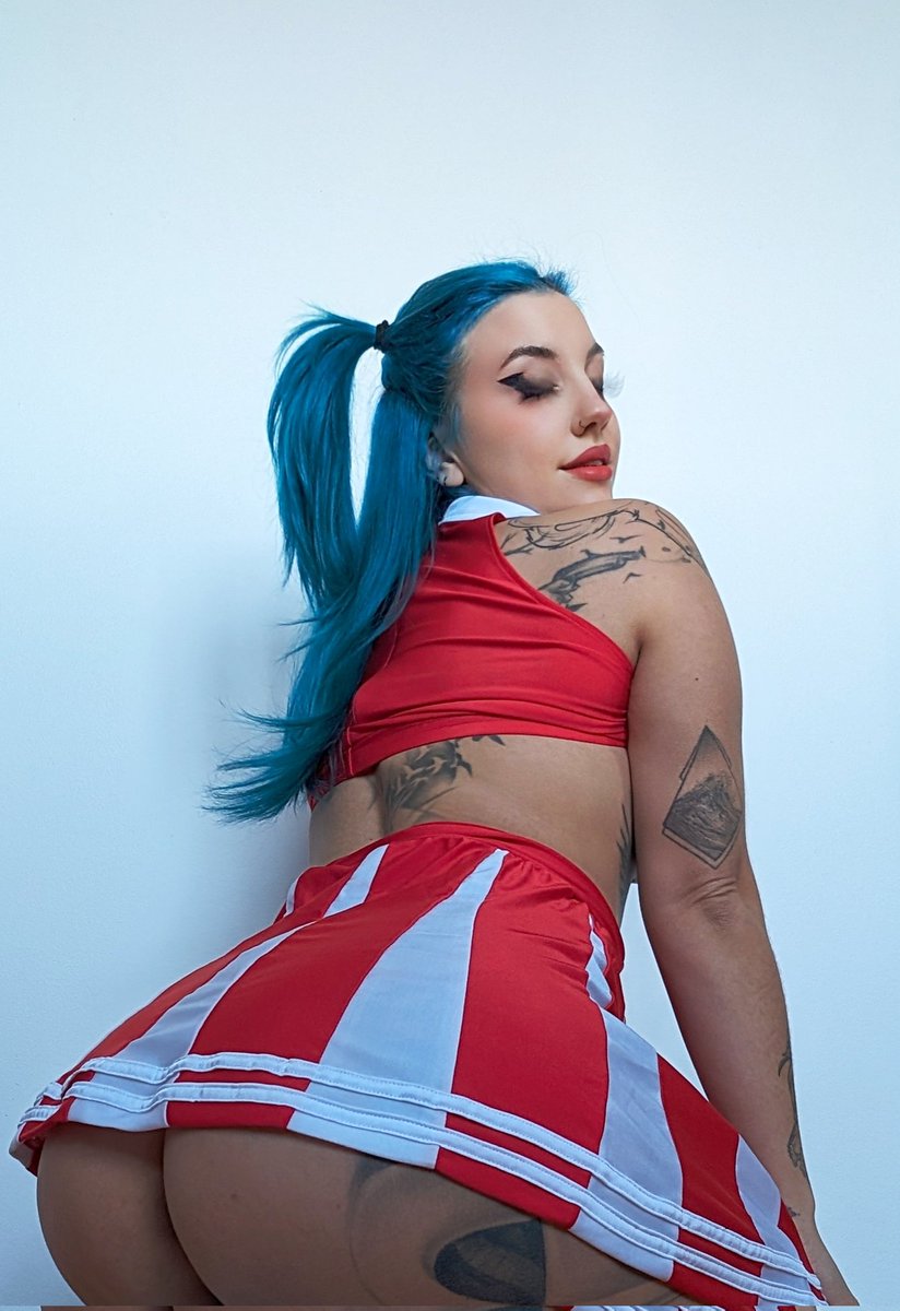 xoklau's tweet photo. RT if you would let me sit on your face 🍑 https://t.co/HqpxJiFuLN