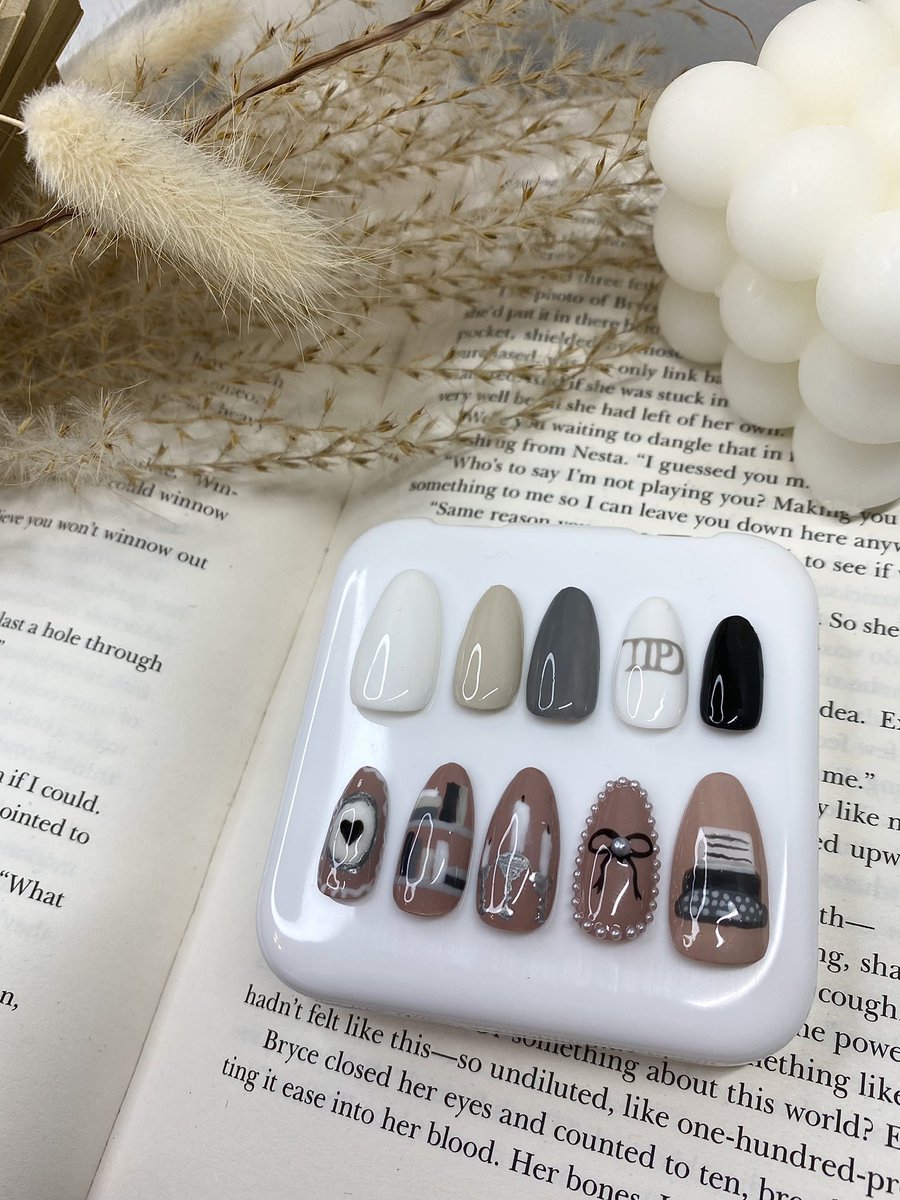 Stephgrosse18's tweet photo. In my tortured poet era 🩶🕯️🎼📖🤍  Ready for midnight #TSTTPD @taylornation13 @taylorswift13 https://t.co/w2COCq6eyN