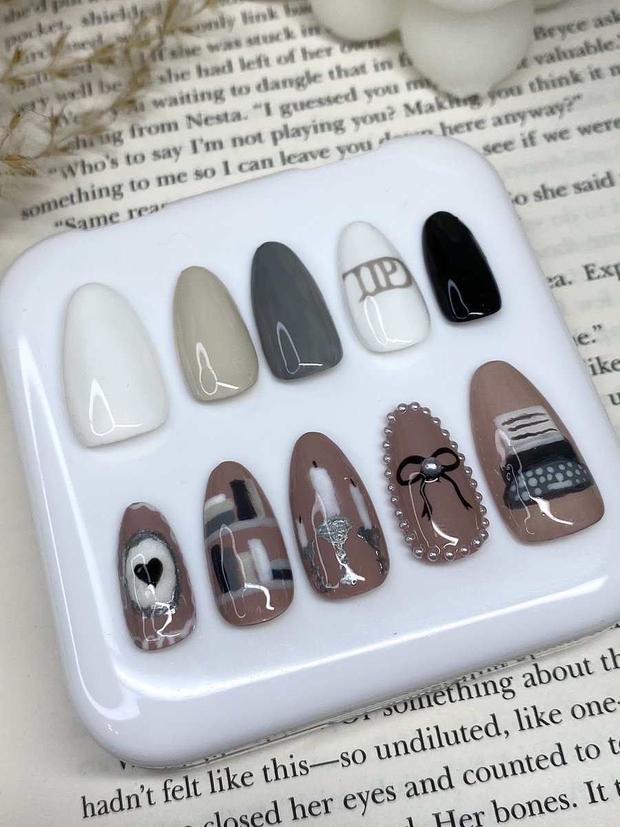 Stephgrosse18's tweet photo. In my tortured poet era 🩶🕯️🎼📖🤍  Ready for midnight #TSTTPD @taylornation13 @taylorswift13 https://t.co/w2COCq6eyN