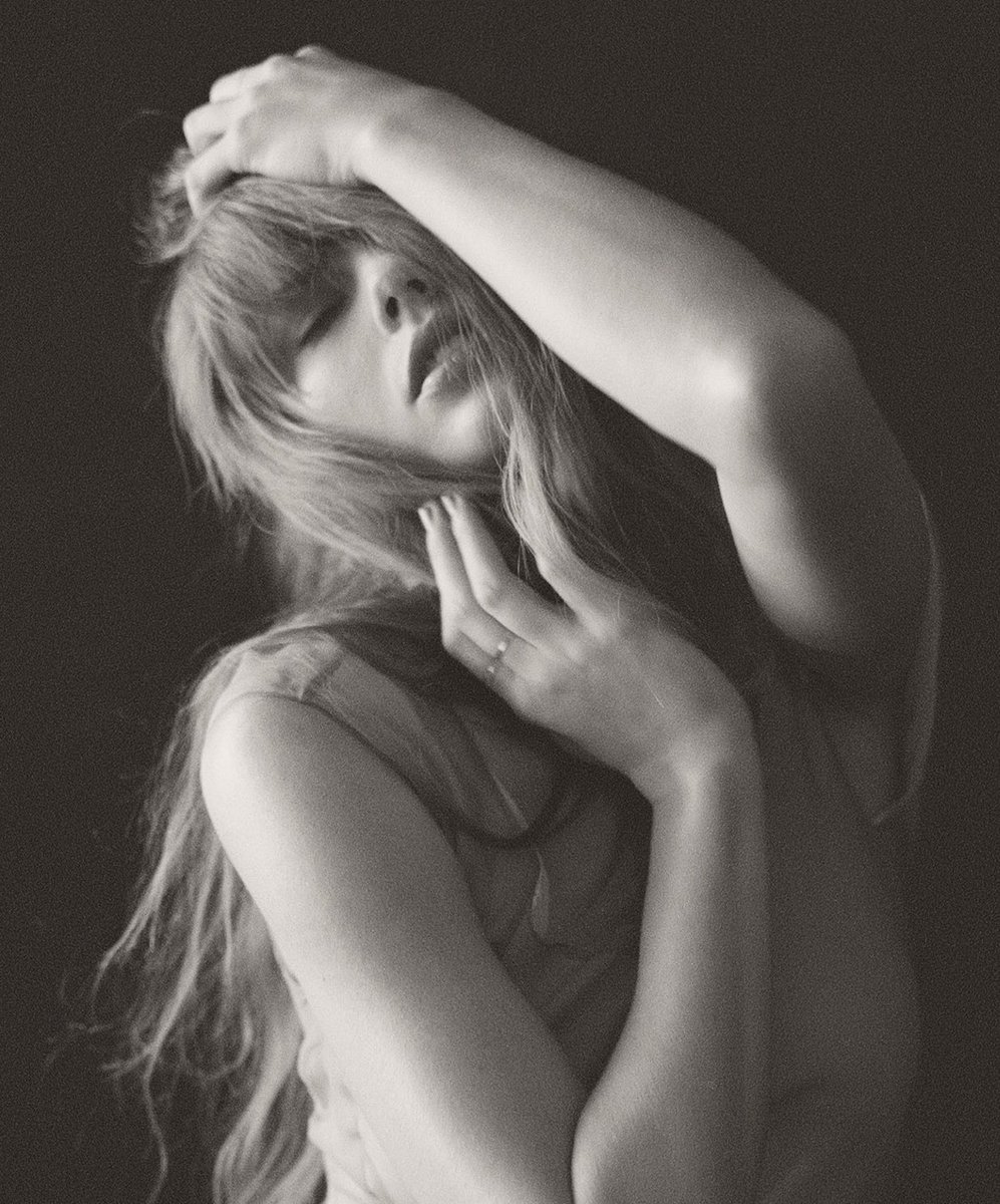 mzradona's tweet image. Todas as letras traduzidas de #TSTTPD 

A thread;