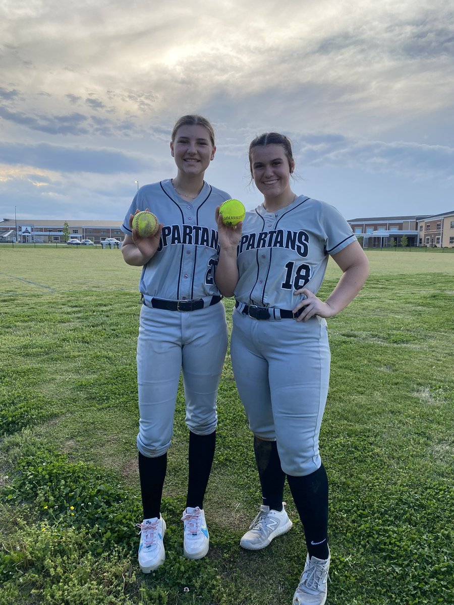 Both Varsity and JV pick up 2️⃣ more WINS tonight over Warren Central. Varsity wins 17-0 in 3 innings. @OliviaJSkaggs06 gets the W. @HHolloway2026 & @LaylaOgden1 go yard 💣💣 and @McLaineHudson1 gets an in the park HR! JV finishes the night with the 6-0 win! #allin