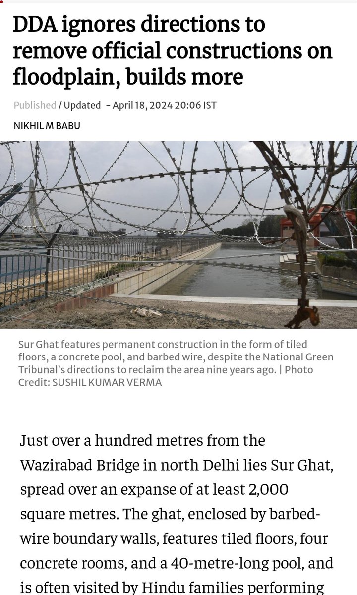 Part 3 of our series on Yamuna & Delhi floods:

|| NGT says remove ‘official’ constructions on floodplains; govt. ignores, builds more || 

▶️ Located about 100 metres from the Wazirabad Barrage in north Delhi, ‘Sur Ghat’ spread across at least 2,000 square metres has barb-wired