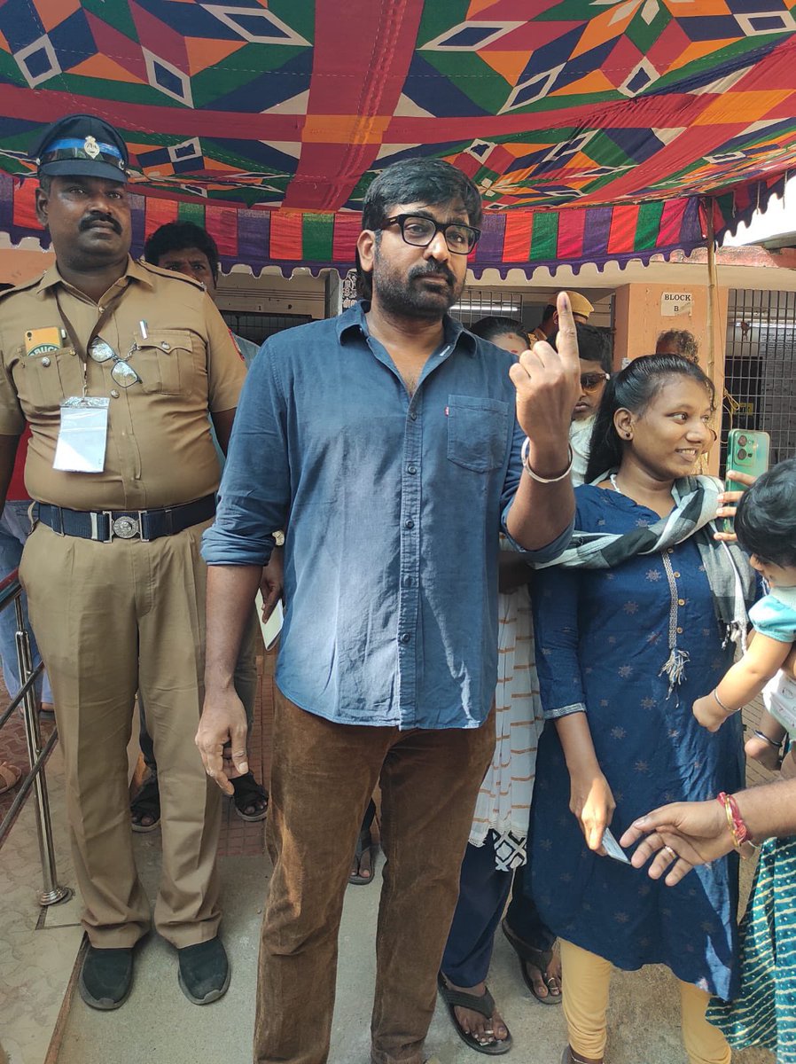 MakkalSelvan #Vijaysethupathi has cast his vote✅👆🏻

#LokSabhaElections2024
