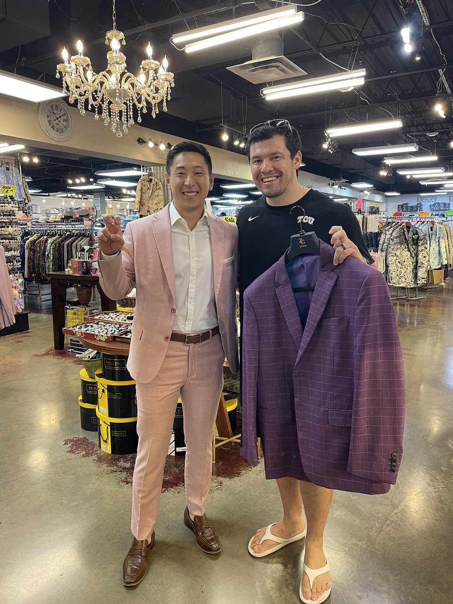 Big thanks to TCU Swimming &amp; Diving Head Coach <a href="/TCUSwimJames/">𝙅𝙖𝙢𝙚𝙨 𝙒𝙞𝙣𝙘𝙝𝙚𝙨𝙩𝙚𝙧</a> , for swinging by the store today. Hope you enjoy your new jacket! Go Frogs 🐸
