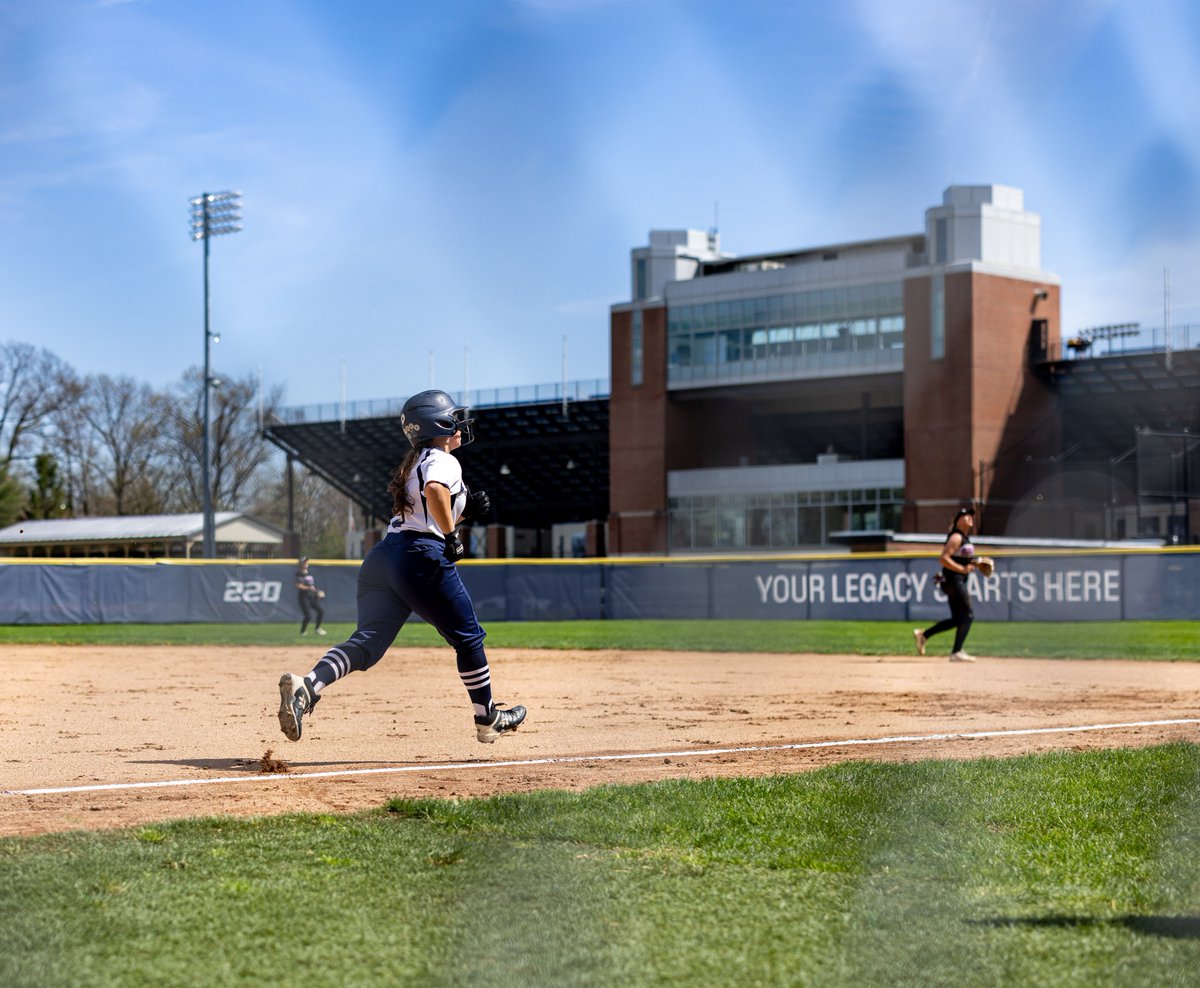jcusports's tweet photo. SB: Blue Streaks drop two games on a sunny day at Bracken Field to first-place Raiders 🌤️🥎

📰https://t.co/GbztKT9RNA https://t.co/tu0wuDvbaV