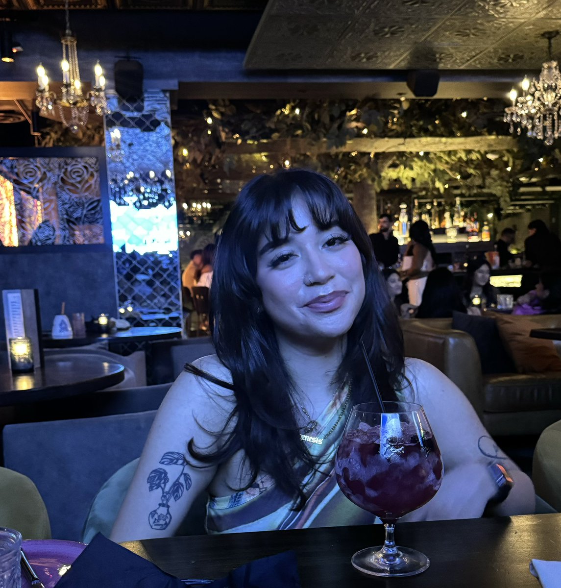 nerdprincess50's tweet photo. 🍸 https://t.co/1lBMG1z0se