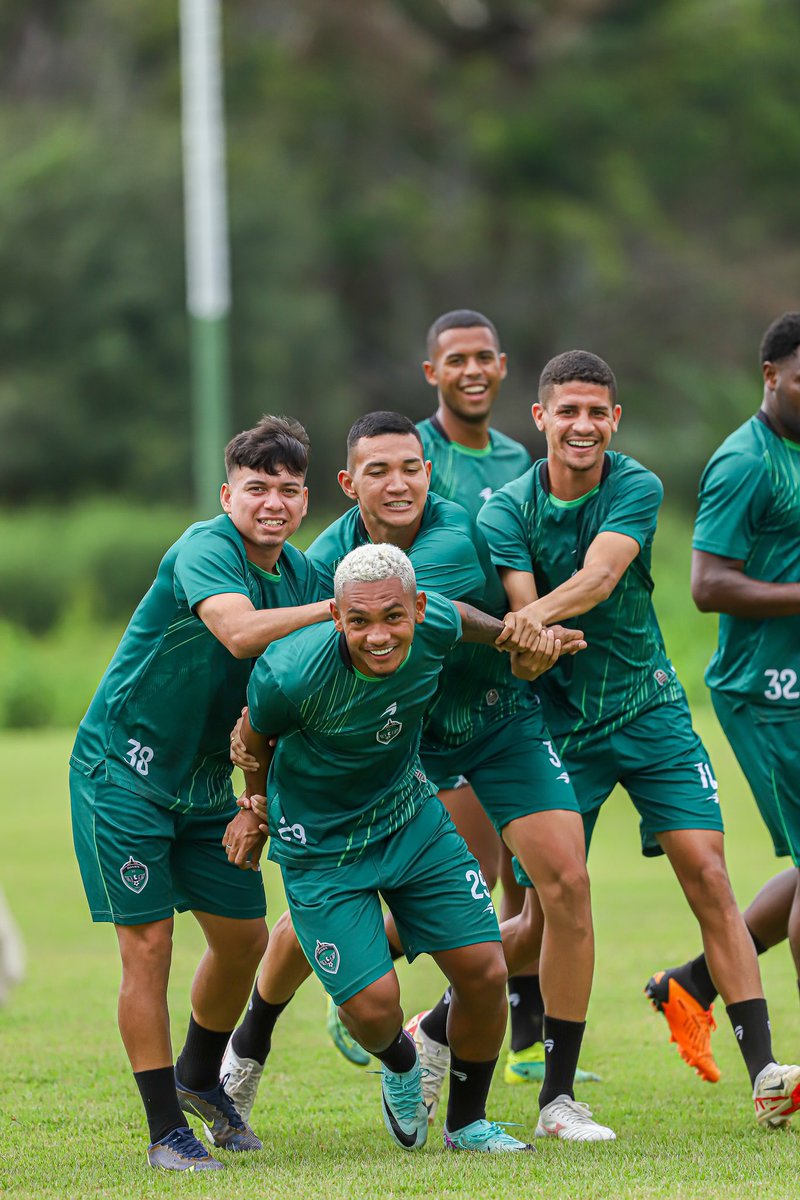 oficialmanausfc's tweet photo. Vamos conferir alguns registros do treino alegre e descontraído dessa quinta-feira no CT do Gavião do Norte.

Juntos somos mais fortes! 🦅

📸: @ismaelfotofc / #ManausFC 

#VoaGavião https://t.co/AgHO5x9rxW
