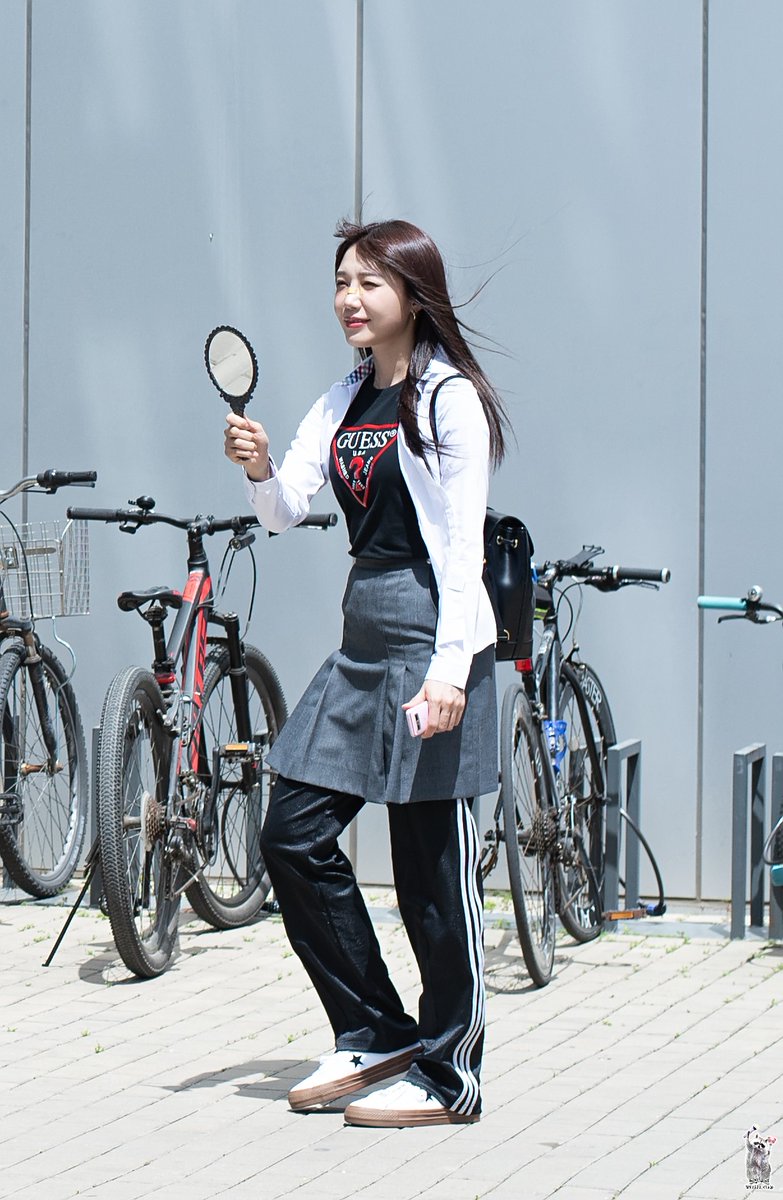 racconphoto's tweet photo. [24.04.18] JTBC 아는형님 에이핑크 정은지(@apinkjej) 출근길 직찍 by 두탕구리
https://t.co/c7spteiiod
#Apink_13th_Anniversary
#에이핑크와_함께하는_13번째_봄
#APINK_13TH_SPRING
#에이핑크 #APINK https://t.co/wpsd2QyfbG