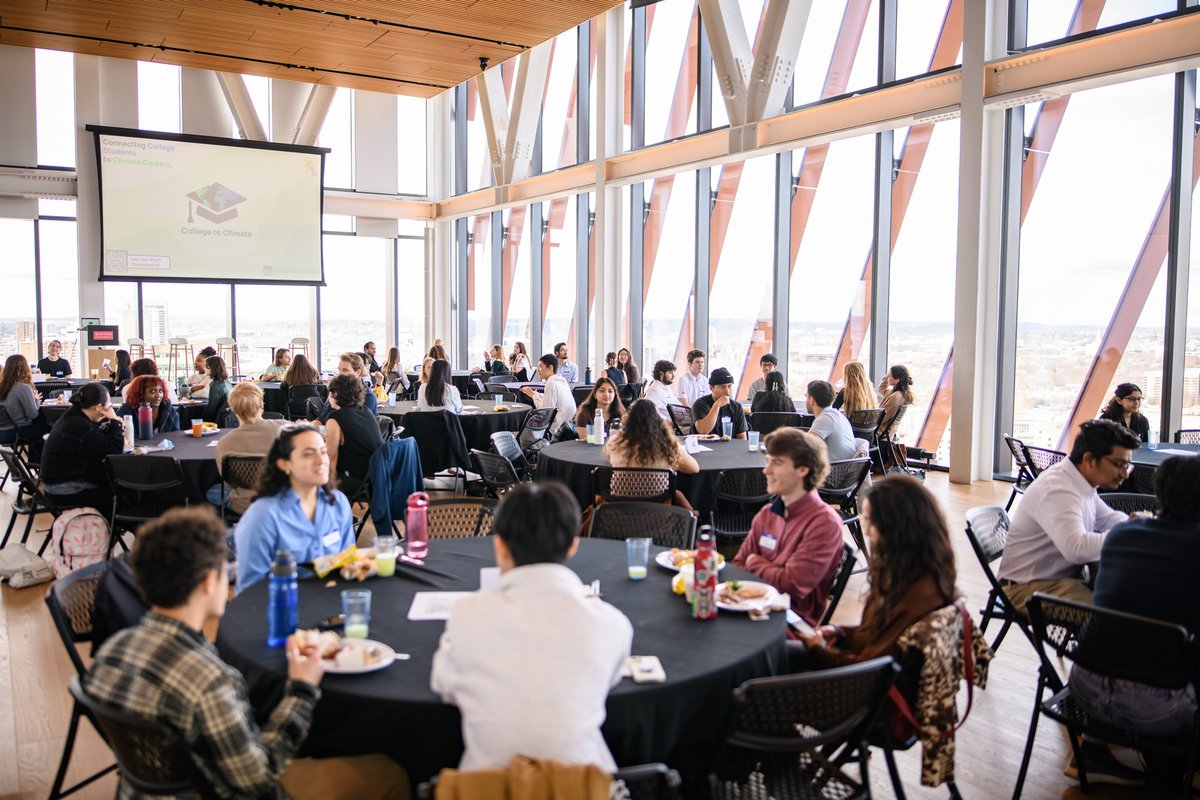 On Saturday, BU Sustainability partnered with the College to Climate team to host the College to Climate Symposium, making its debut with lush views from the 17th-floor of the BU Faculty of Computing and Data Sciences.
dailyfreepress.com/2024/04/17/aft…