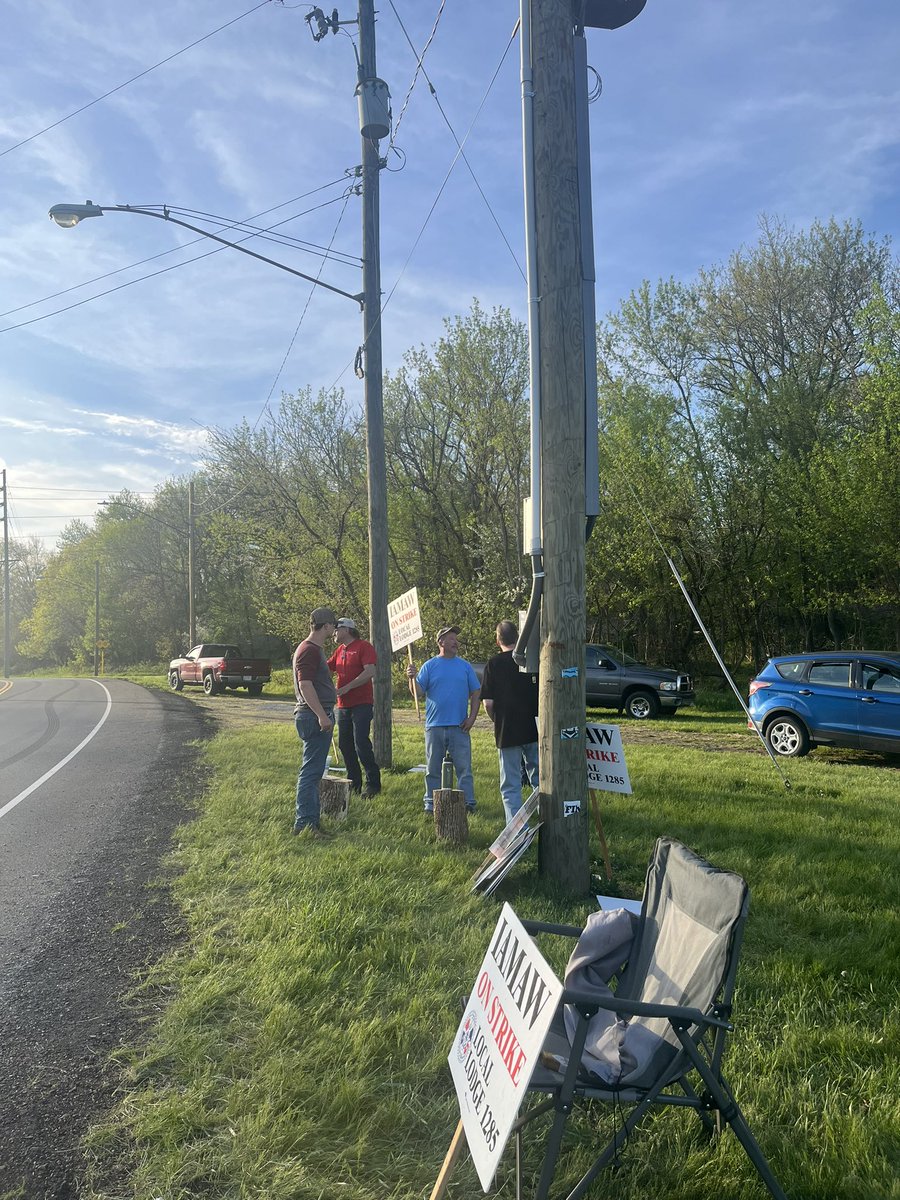 Standing in Solidarity with @DistrictLodge54 Local 1285 Members on Strike in New Philadelphia, Ohio #UnionStrong