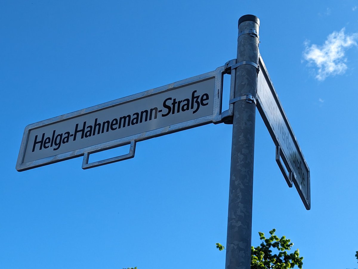 joschberlin's tweet photo. Wieder etwas geschafft. Es gibt in Treptow-Köpenick die lange überfällige Helga-Hahnemann-Straße. Herbst 2021 dazu in die BVV einen Antrag eingebracht. Danach wollten plötzlich mehrere andere Berliner Bezirke, aber unser Bezirksamt war schneller.
#treptowköpenick #helgahahnemann https://t.co/O33GCiJMfp