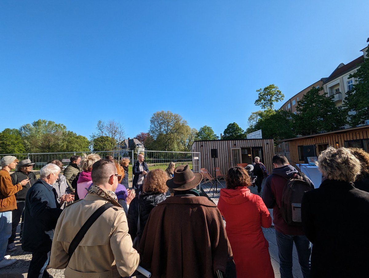 joschberlin's tweet photo. Wieder etwas geschafft. Es gibt in Treptow-Köpenick die lange überfällige Helga-Hahnemann-Straße. Herbst 2021 dazu in die BVV einen Antrag eingebracht. Danach wollten plötzlich mehrere andere Berliner Bezirke, aber unser Bezirksamt war schneller.
#treptowköpenick #helgahahnemann https://t.co/O33GCiJMfp