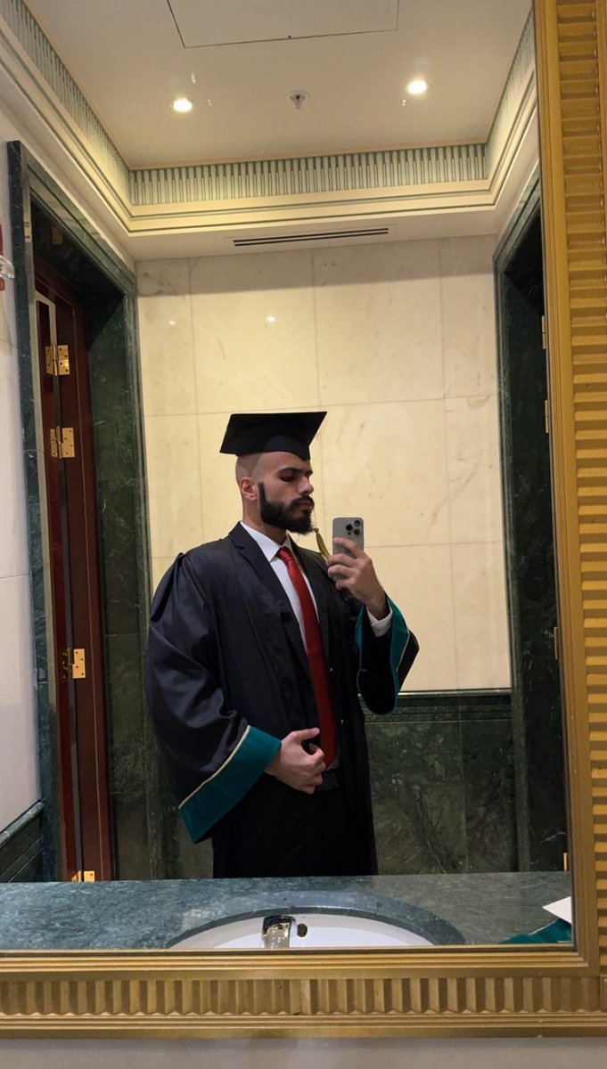 AbdulelahQuban's tweet photo. اللهمّ لك الحمد كلّه، ولك الشكر كلّه، وإليك يرجع الأمر كلّه علانيّته وسرّه، فأهل أنت أن تحمد، وأهل أنت أن تعبد وأنت على كلّ شيءٍ قدير. 

بفضل الله و توفيقه حصلت على شهادة البكالوريوس في تخصص الطب و الجراحة.

اسال الله ان يوفقني لخدمة ديني و وطني، ويحتسب مجهودي ابتغاء لوجه سبحانه. https://t.co/mZMuYsyjGo