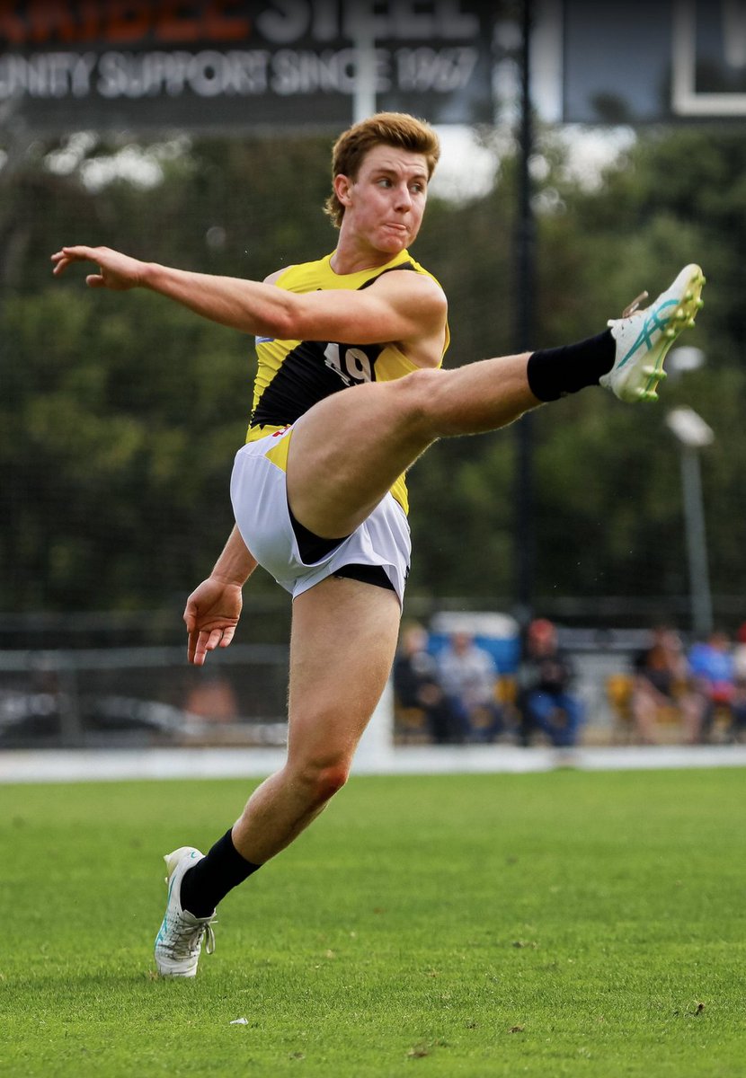 Tigers_of_Old's tweet photo. In the wake of yet another unfortunate injury in Shorty, will we see another debutant or is it still too early for talented cub #KalebSmith?
Form's been good @RichmondVFL so far this year but understand hes also being managed carefully from last year's injury.
Keep going lad.💪🐯 https://t.co/2tdwWKTLUB