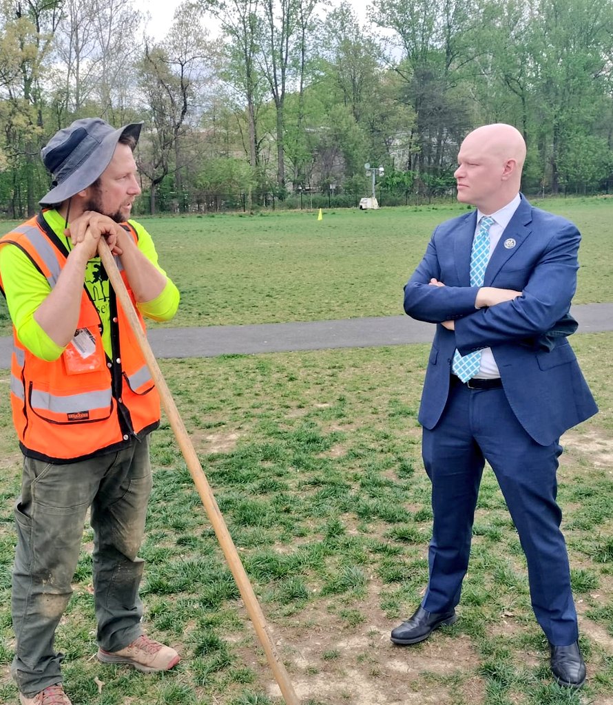 PROUD! <a href="/BraddockElem/">Braddock Elementary</a> Student Leadership &amp; Green Ambassadors working w/ <a href="/CaseyTrees/">Casey Trees</a> to plant 29 <a href="/NovaNatives/">Plant NoVA Natives</a> Trees!  Awesome to have @JRWalkinshaw <a href="/RyanLMcElveen/">Ryan McElveen</a> FCPS Schoolboard Member stop by! 🦅💙🤗🌳💚👏🏽👏🏽👏🏽
<a href="/fcpsnews/">Fairfax Schools 🌟</a> <a href="/FCPSRegion6/">FCPS Region 6</a> <a href="/AnnandaleToday/">Annandale Today</a> <a href="/fcpsGet2Green/">FCPS Get2Green</a> @FCPSScience