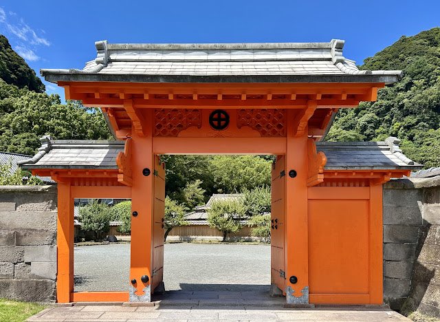 fugiutoutou's tweet photo. 仙巖園-日本���兒島-景點

這回浮球來分享於1658年由薩摩19代島津光久建造，設計上以鹿兒島錦江灣為池塘，櫻島火山寓意為假山的島津家別邸 仙巖園。

詳細內容歡迎點擊網誌連結🔗：https://t.co/m4AUDBCRoS

更多豐富內容歡迎按讚追蹤  浮球透透 FB粉絲專頁

#浮球透透 #仙巖園 #日本 #日本旅遊 https://t.co/QrWBZR0rrG
