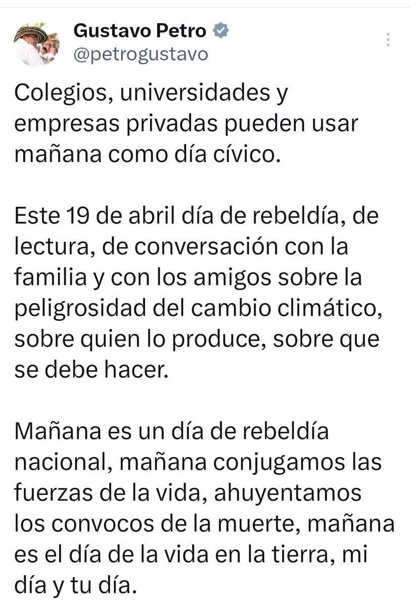 dianaperez08's tweet photo. Invitando todo el mundo a celebrar su cumpleaños y el nacimiento del M19 ese 19 de abril del 70; Con la excusa del ahorro de agua! 🙄
El egocentrismo en su máximo esplendor https://t.co/h7I4ci7y4z