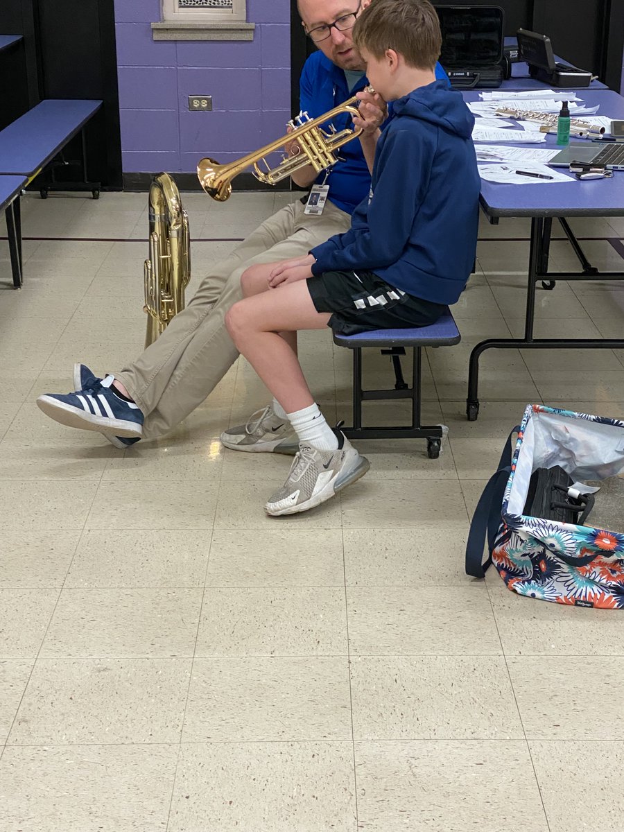 A huge thank you to @WaucondaMSBand and @MatthewsMS118 for allowing Team Dryden to try instruments and sharing all the excitement about middle school band🎷🎺🎵 @RobertCS118 #rcs118life #d118life #theymakemesmile #allaboutmusic