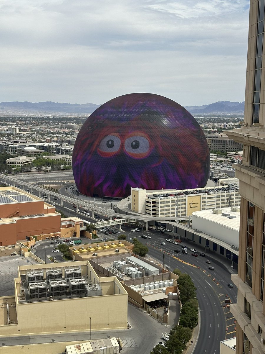 mbernardJ's tweet image. That’s basically what I look like. #sphere