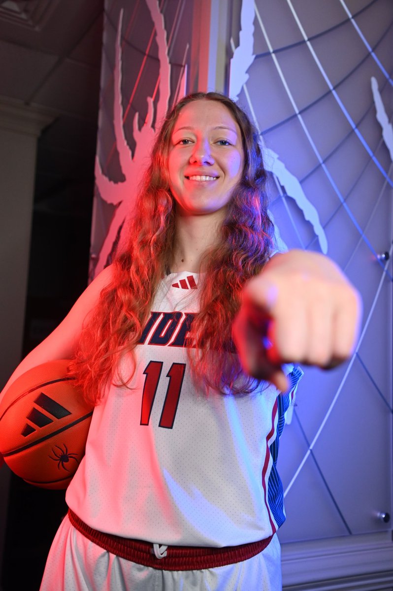 StephOuderkirk's tweet photo. Spending my granny year in the 804👵🏻 Go Spiders!!😁🕷️ https://t.co/peuWFuPHm1