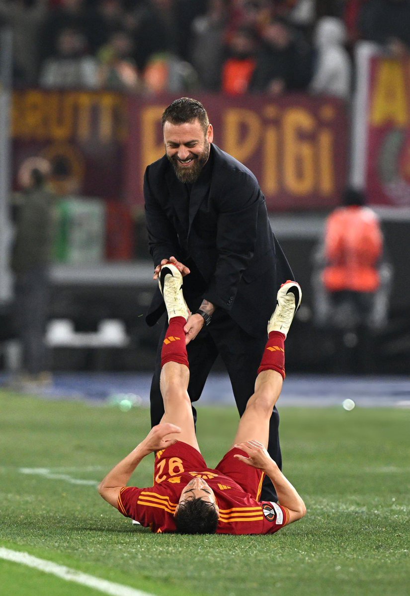 asroma_images's tweet photo. De Rossi &amp; El Shaarawy | #RomaMilan https://t.co/BipKO5XqqI