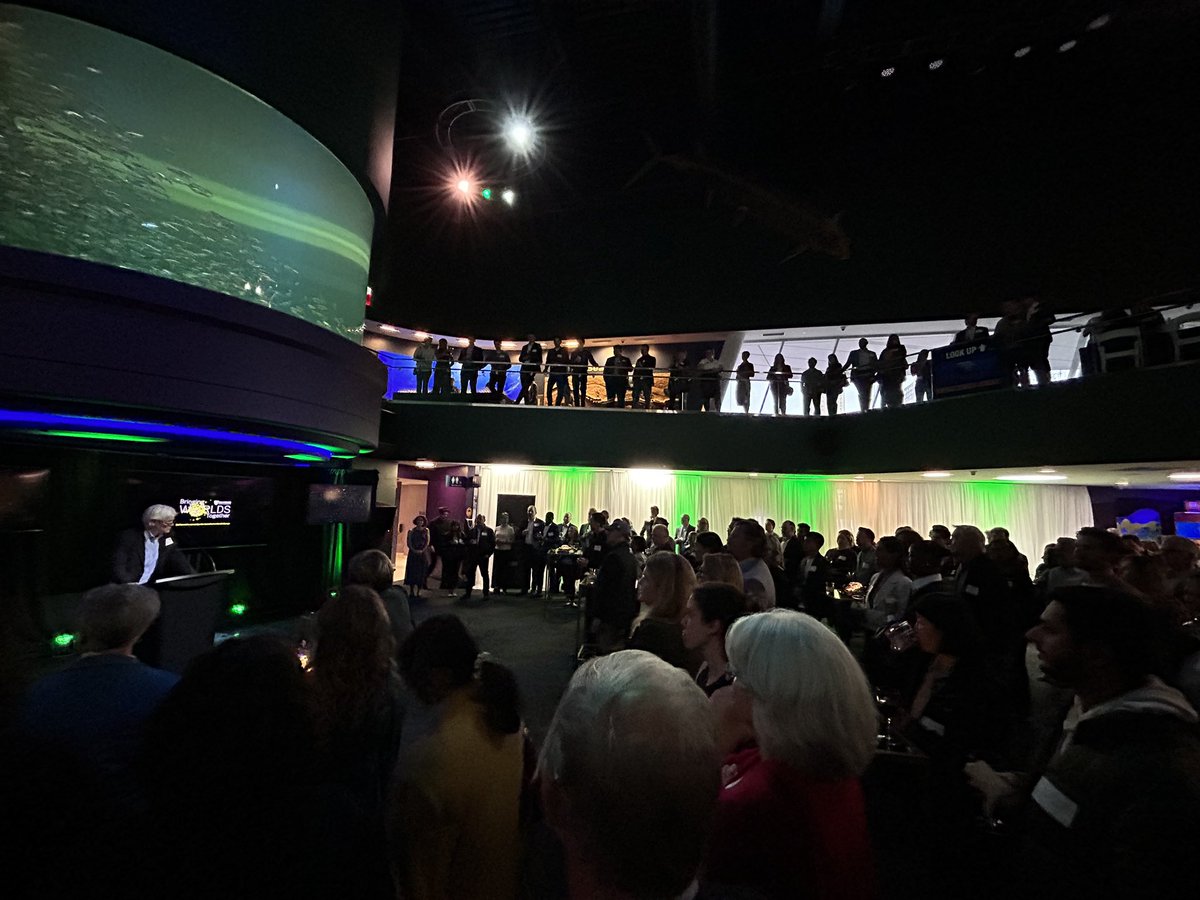 Dal_Alumni's tweet photo. Dal President, Dr. Kim Brooks addresses a packed room in Toronto highlighting the 3 pillars of the #BringingWorldsTogether campaign: Inspiring future-ready leaders, Engaging in high-impact research, and Lifting our communities.
@DalhousieU @DalPres https://t.co/lktzZgk0HC
