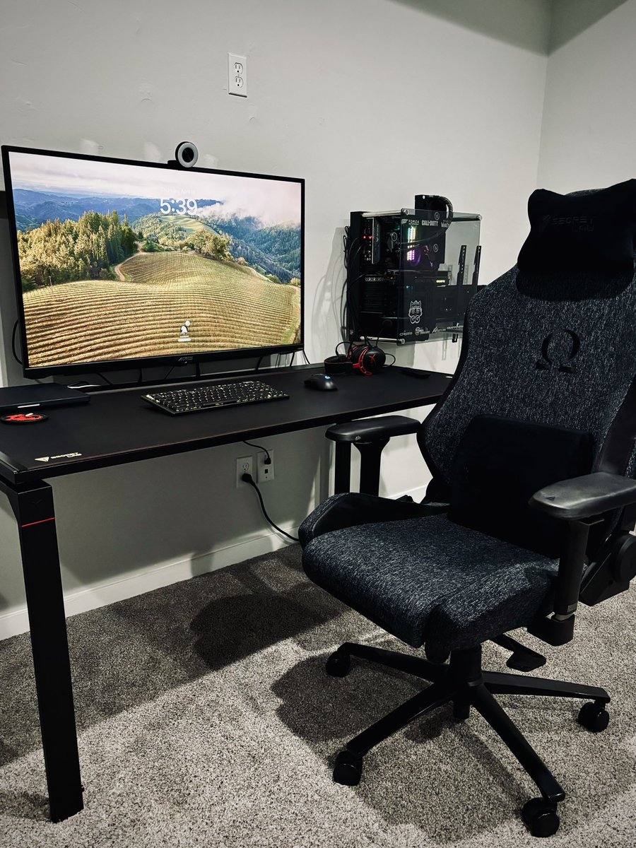 derekmatel's tweet photo. #Secretlab is a game changer for working from home 🤙🏼 https://t.co/mrPOJeJN1q