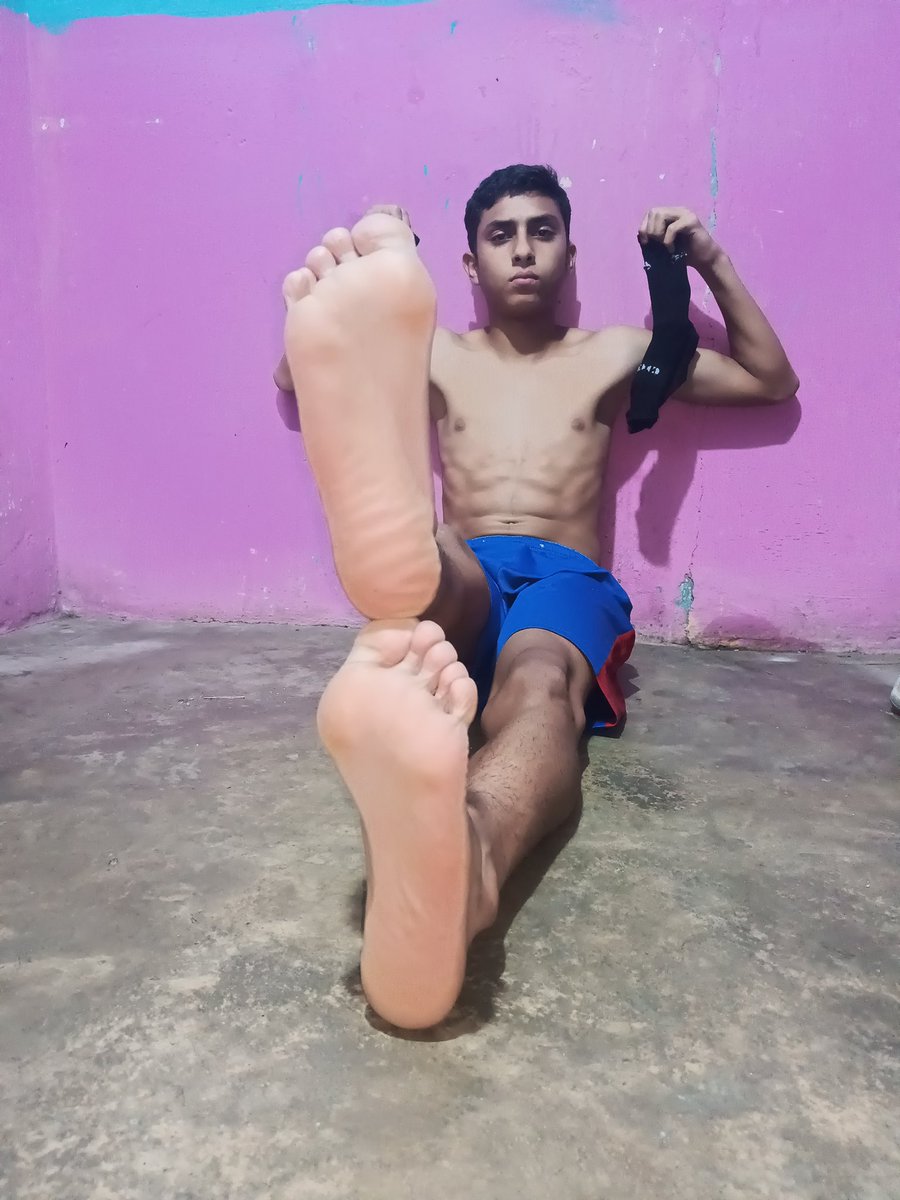keyxxmaster's tweet photo. #findom #finsub #cashmaster #feetworshi̇p #feet I will be active all night write slave😈🤑💵 if you want to be tamed😈🤑💵 https://t.co/BJxfXQHoEm