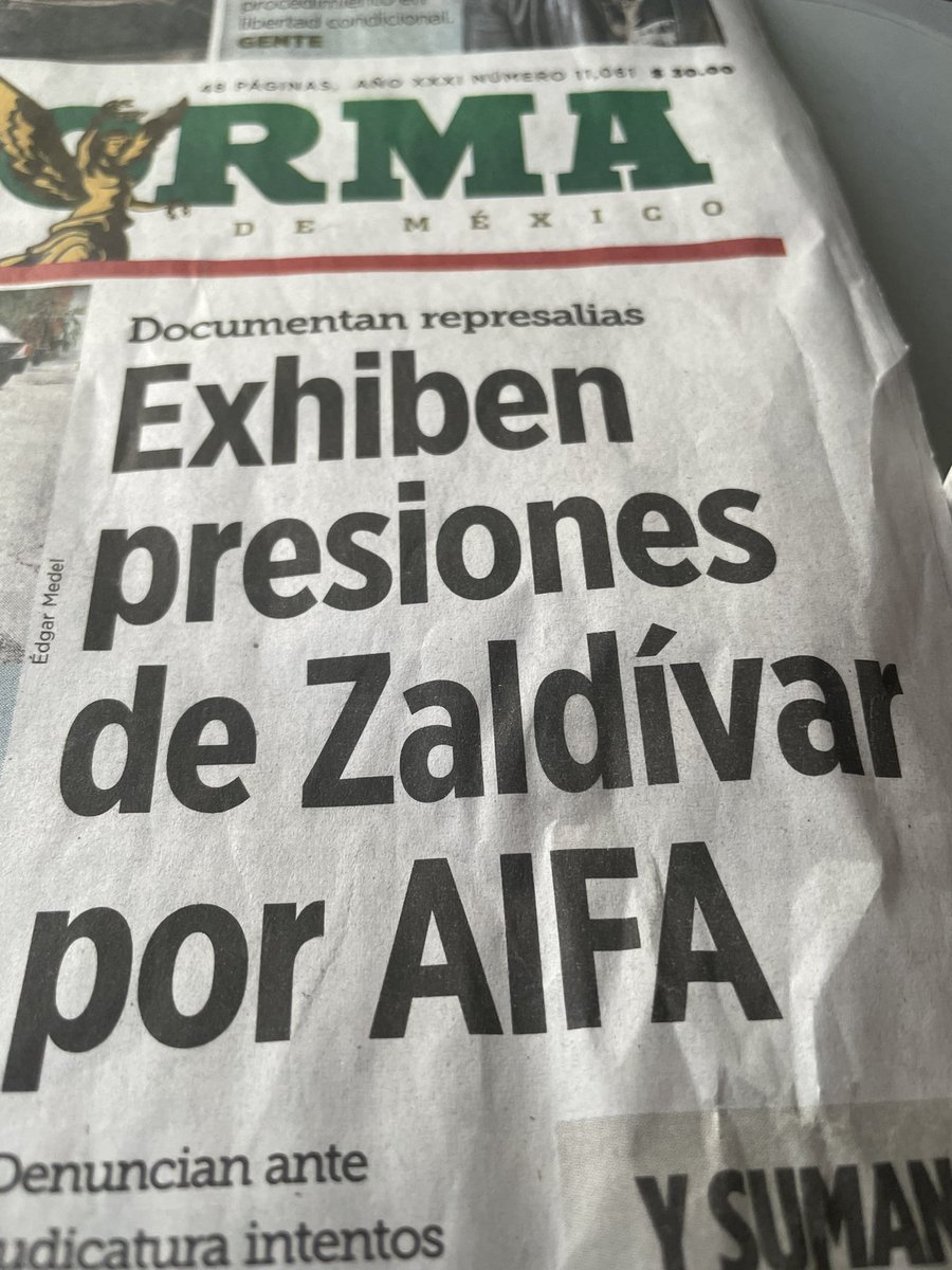 Baia, baia… .@ArturoZaldivarL fue cómplice de la hipermegasuperultraestupidez de @lopezobrador_ al cancelar NAIM por mediocre aifita. Poder Judicial pudo detener despropósito apegado a la ley, pero el empleado del emperador dobló manos👇 Exhiben presiones de Zaldívar por AIFA