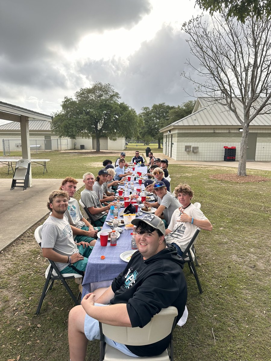 FinsBaseball's tweet photo. Community Support!! 

Big thank you to @CoachPRhoads for speaking to our boys this afternoon!! Coach Rhodes brought the heat to the boys before the first round match-up vs Beauregard High School! 

Also big thank you to the parents for cooking 🥩 for the players and coaches! https://t.co/epmBnhQW20