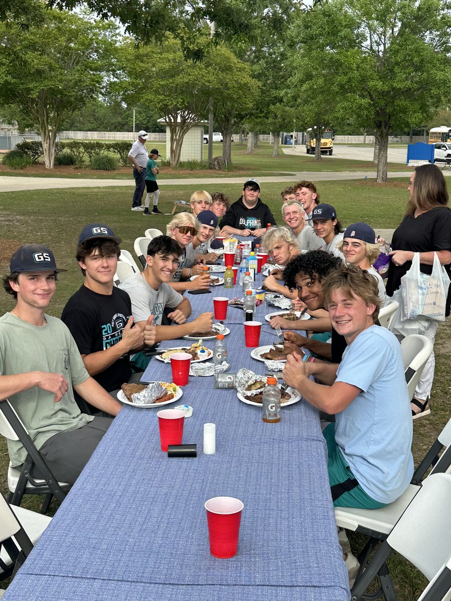FinsBaseball's tweet photo. Community Support!! 

Big thank you to @CoachPRhoads for speaking to our boys this afternoon!! Coach Rhodes brought the heat to the boys before the first round match-up vs Beauregard High School! 

Also big thank you to the parents for cooking 🥩 for the players and coaches! https://t.co/epmBnhQW20