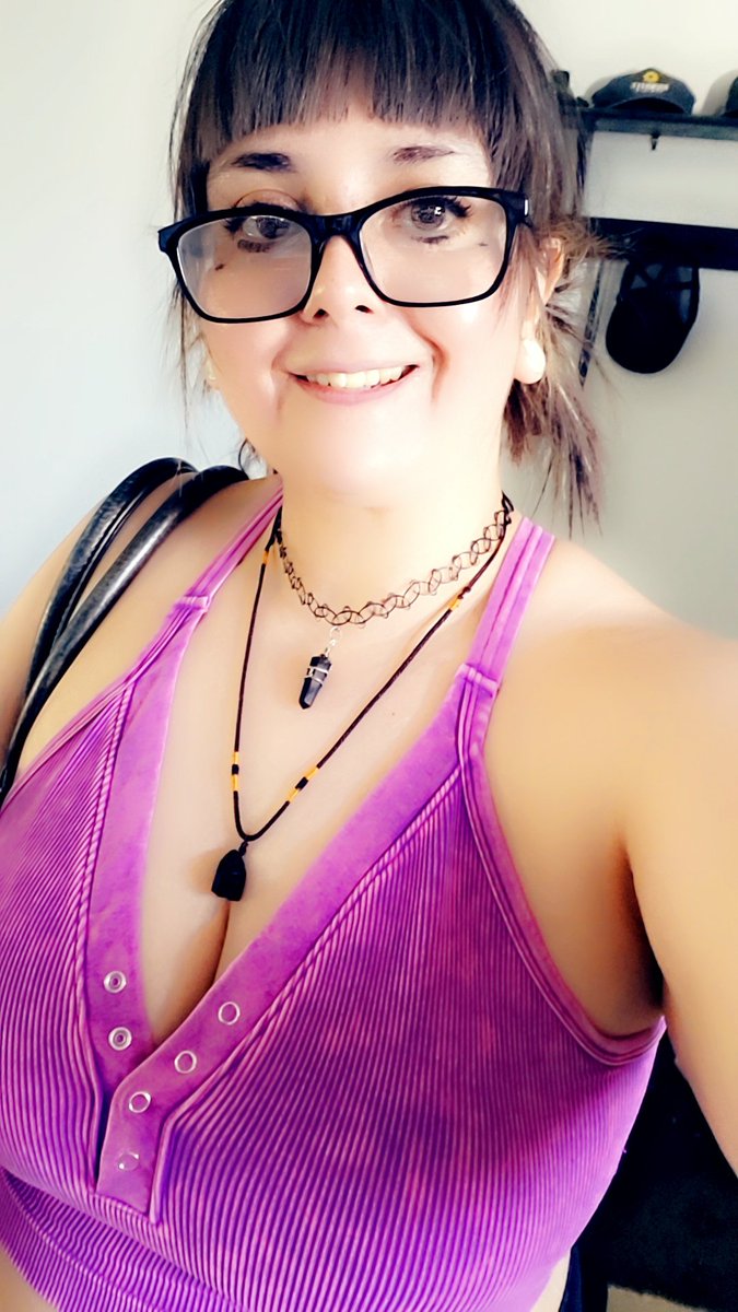 My vibrating dildo✨️💋 from <a href="/santoshghuge13/">🌸Evelyn Elaine🌸</a> came through and matches my top, how lovely haha. Can't wait to try it out and post my content on OF. If you want to check it out it's in my bio link! 🫶💜
•findomme•goddess•kinks•desires•sextoys•walletfck•femaledomination•