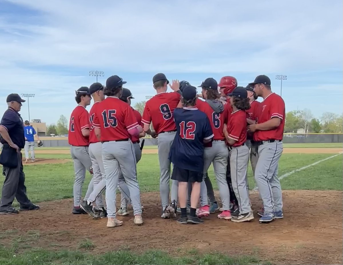 Talawandabaseb1's tweet photo. Brave Baseball rolls vs. Northwest 10-1! 
Eddie Tanner: 3-4, 3B, 3 RBI
Nathaniel Iden: 3-4, 2 2Bs, HR, 3 RBI
AJ Hainline: 3.1 IP, 0 Hits, 5Ks https://t.co/P8hzBFtKDt